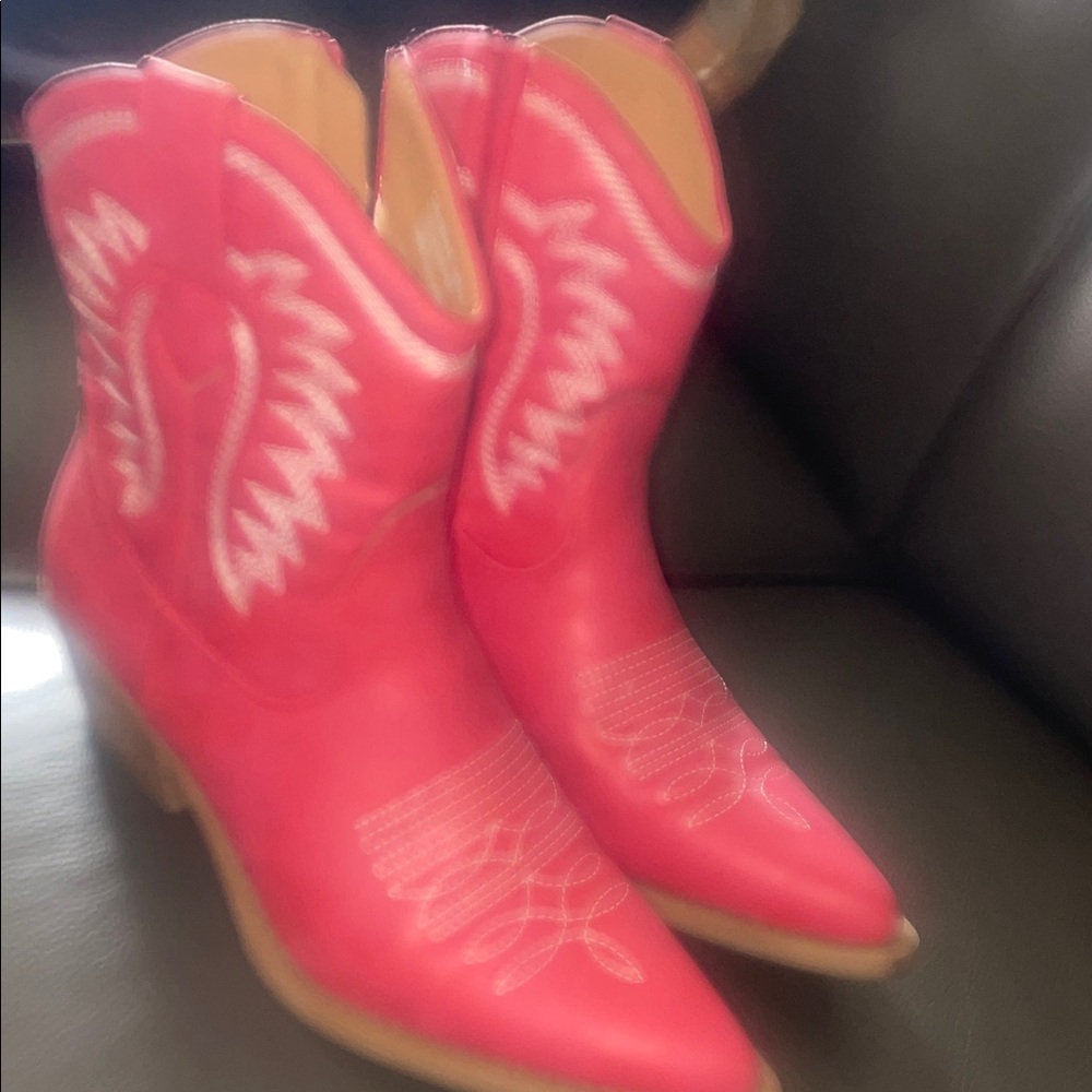 Global Win Vibrant Pink Heeled Boots